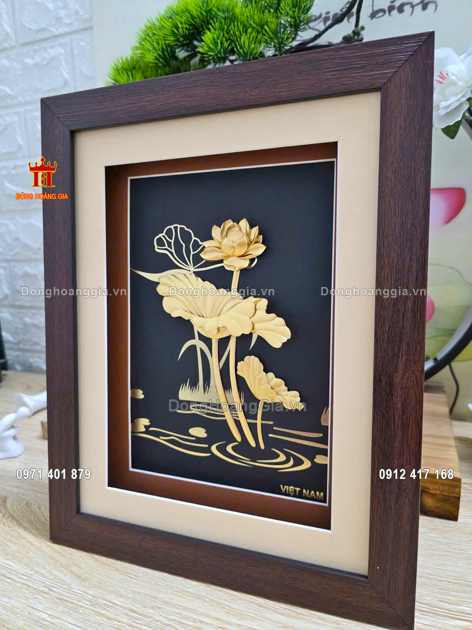 Đồng Hoàng Gia là địa chỉ mua tranh hoa sen mạ vàng uy tín